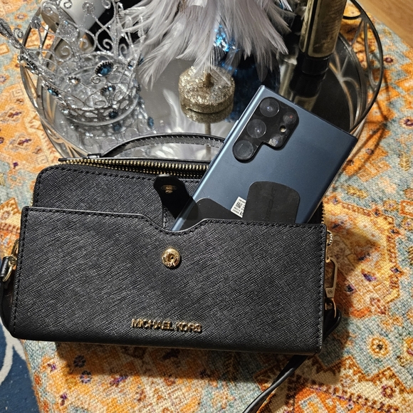 Michael Kors Crossbody - Picture 5 of 5